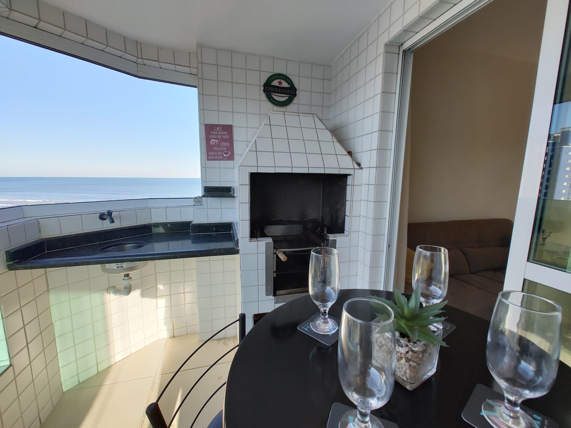 Sacada com vista mar 1 dorm viamar